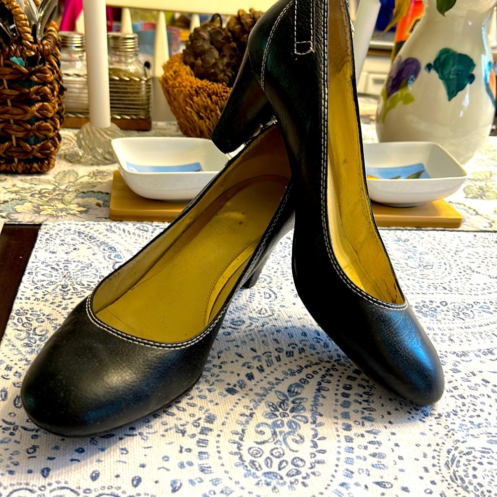 Women’s 8.5 B Ralph Lauren Saatchi black tumbled grain heel